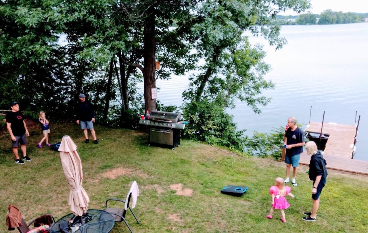 Rice Lake Curriers Lakeview Lodge מראה חיצוני תמונה