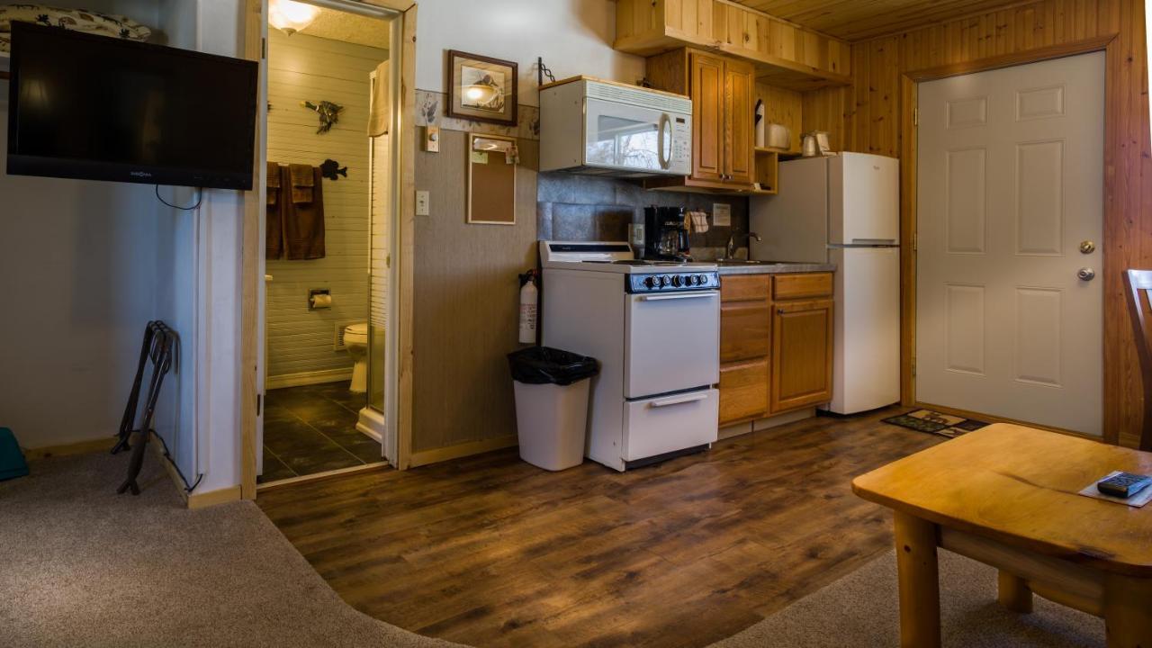 Rice Lake Curriers Lakeview Lodge חדר תמונה