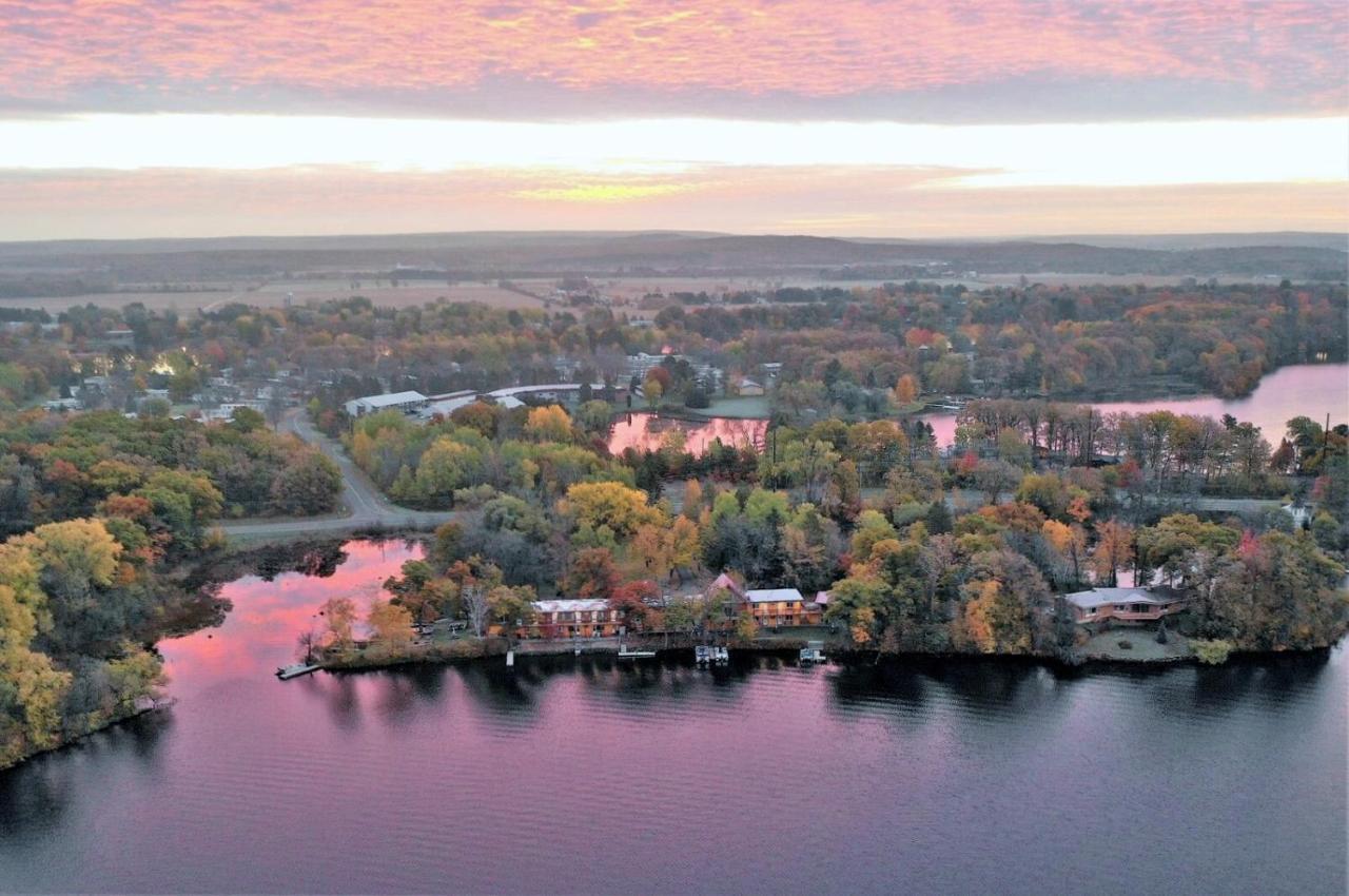 Rice Lake Curriers Lakeview Lodge מראה חיצוני תמונה