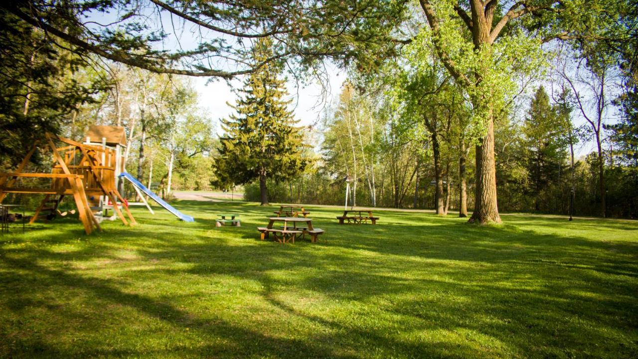 Rice Lake Curriers Lakeview Lodge מראה חיצוני תמונה